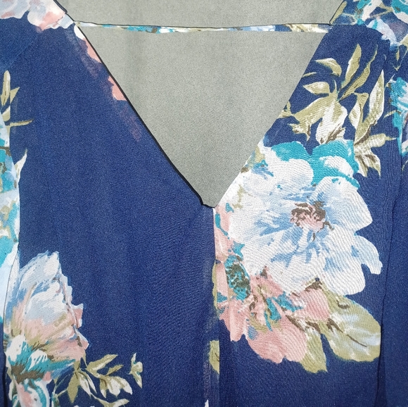 FLORAL SHORTS ROMPER - Picture 8 of 13